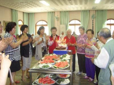 장안구 조원2동&#44; 무료양로원 평화의 모후원 방문 생신상 차려드려